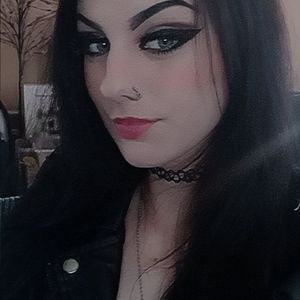 Meet your Posher, Mandy